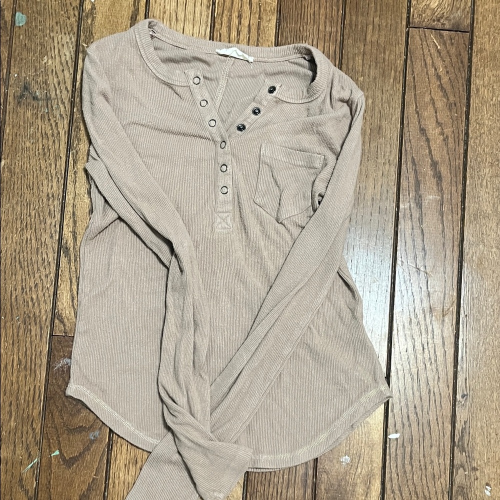 Womens Long-Sleeve Henley Top in Taupe